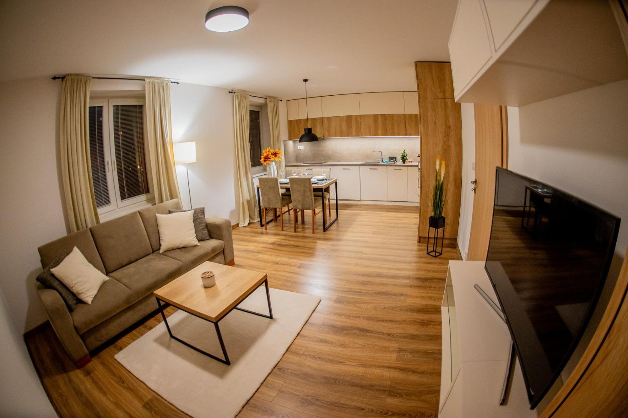 Old Town City Center Apartment 1 - Private Parking Included Kosice Luaran gambar
